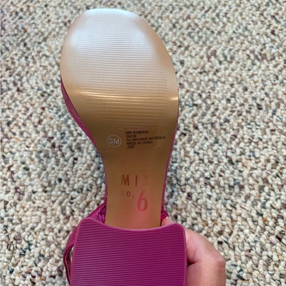 Mix No. 6 Pink Strappy Metallic Textured High Heel Sandals. Size 8 - Picture 4 of 5